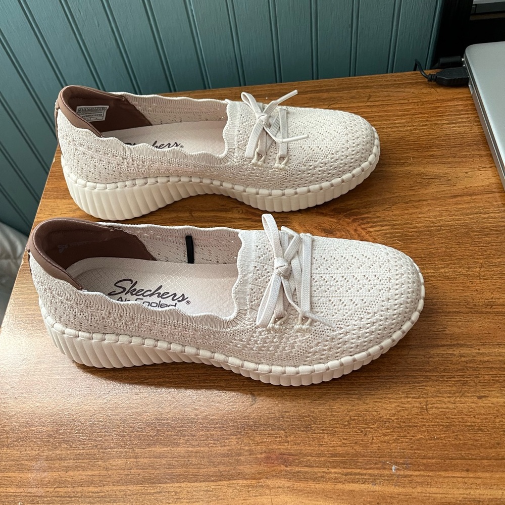 Skechers 6.5 Wilshire Blvd Knit Sail NWT Discounted shipping! - Picture 2 of 5